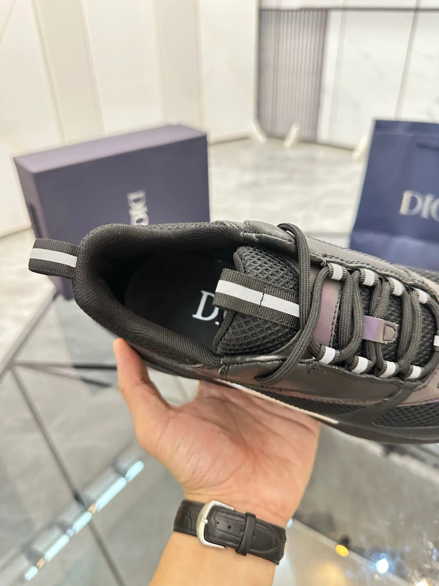 Men's shoes: 💰P460¥ Ready in Guangzhou, fully packaged Product trademark: Dior* "Dior*" low-top casual shoes Regular size: 38-46 (can be customized to 47) B22 Product materials: imported cowhide leather upper spliced ​​with original fabric, breathable lining, original outsole. Number: 920